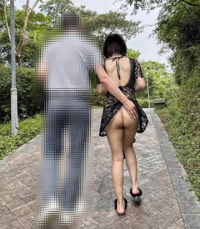 老婆半裸爬山散心[12P]